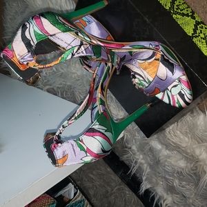 Multi Color Heel 😍